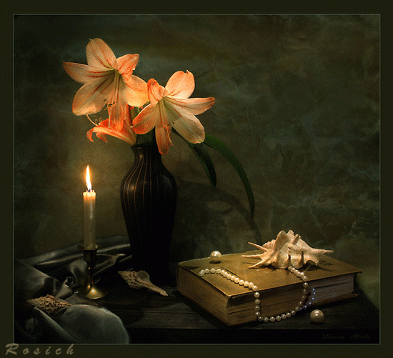 Свеча, цветы, книга