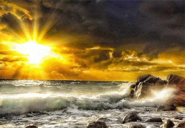 Море, камни, закат солнца