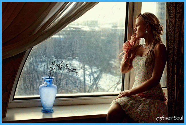Фото девушка у окна
