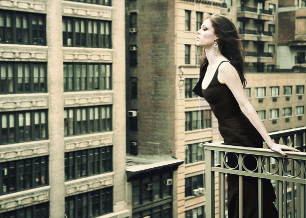 Фото девушка на балконе