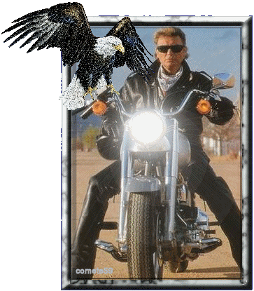 Мужчина на мотоцикле с орлом
